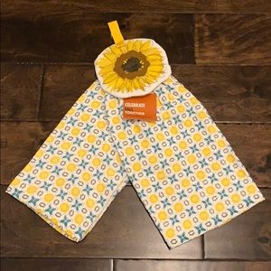 NWT KOHL’S 100% Cotton Sunflower-Themed Set of Two Kitchen Towels